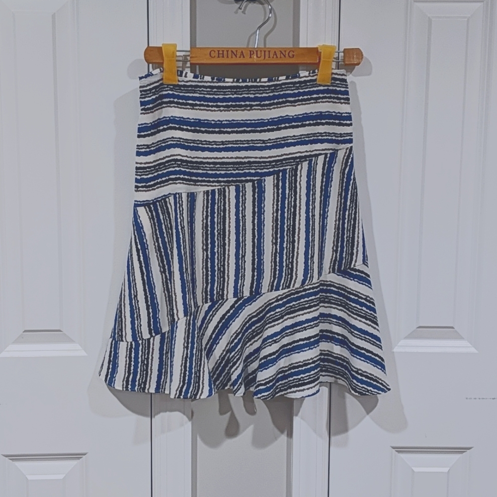 Loft Skirt, size 0,knee length, flowy